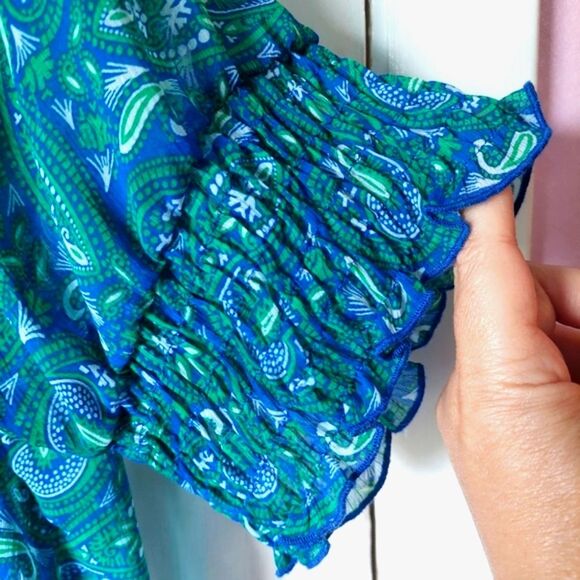 Plus Size+ Torrid Sheer Paisley Blouse with Collar & Shirring on bottom Sz 1X - Picture 4 of 8